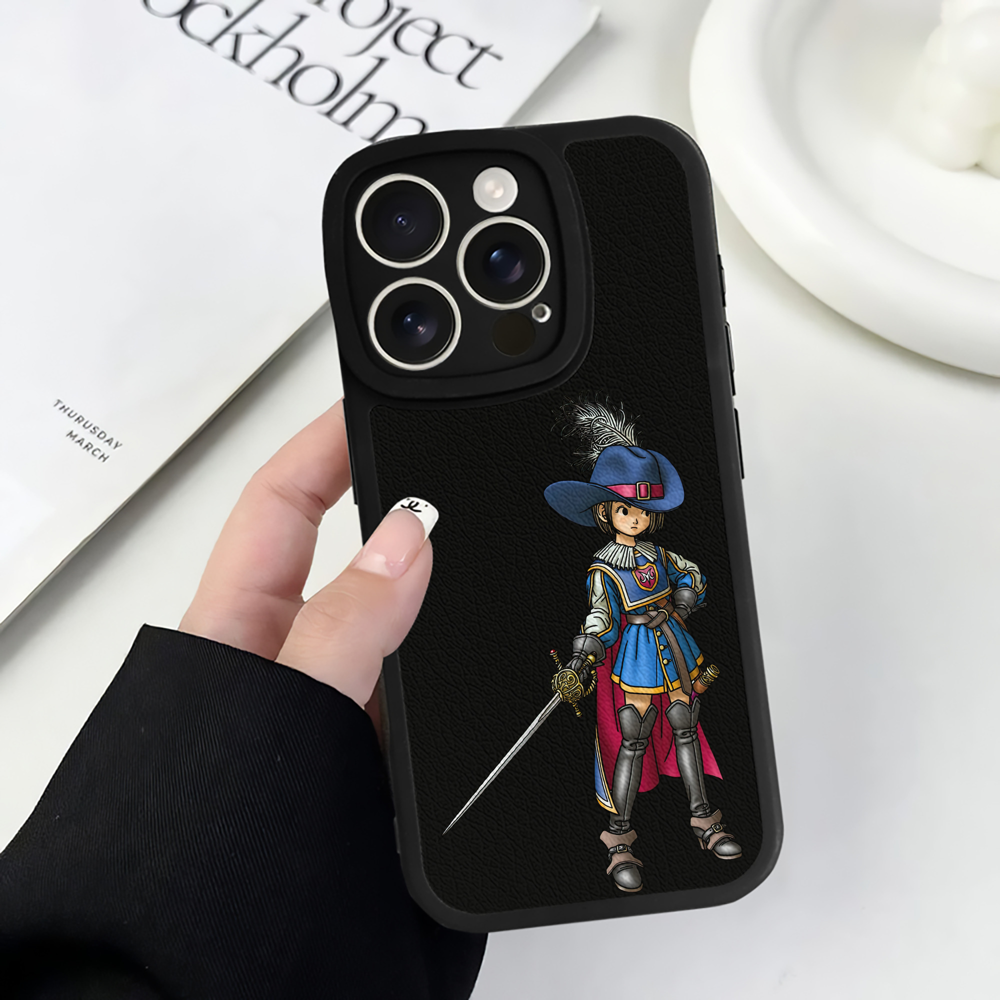 （画像用） ドラゴンクエスト Doragon Kuesuto Dragon Quest 【iPhone 16シリーズ対応】シリコンスマホケース（レザー調） 材質：シリコン
